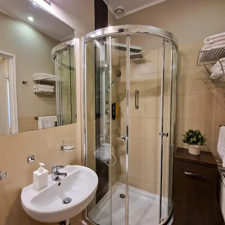 Hotel Ara - Dancing Club Restauracja Ara 2*