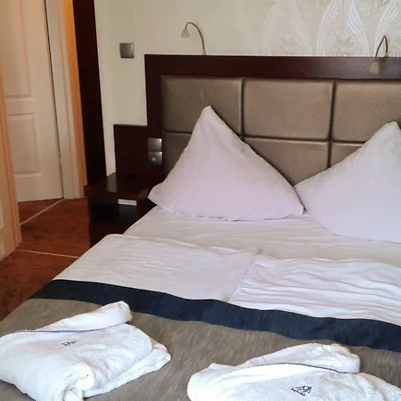 Hotel Ara - Dancing Club Restauracja Ara 2*