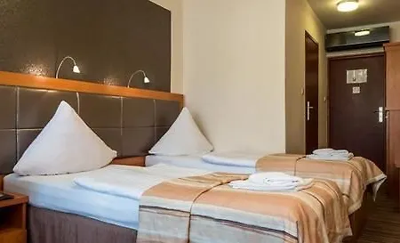 Ara - Dancing Club Restauracja Kameralne Ara 호텔